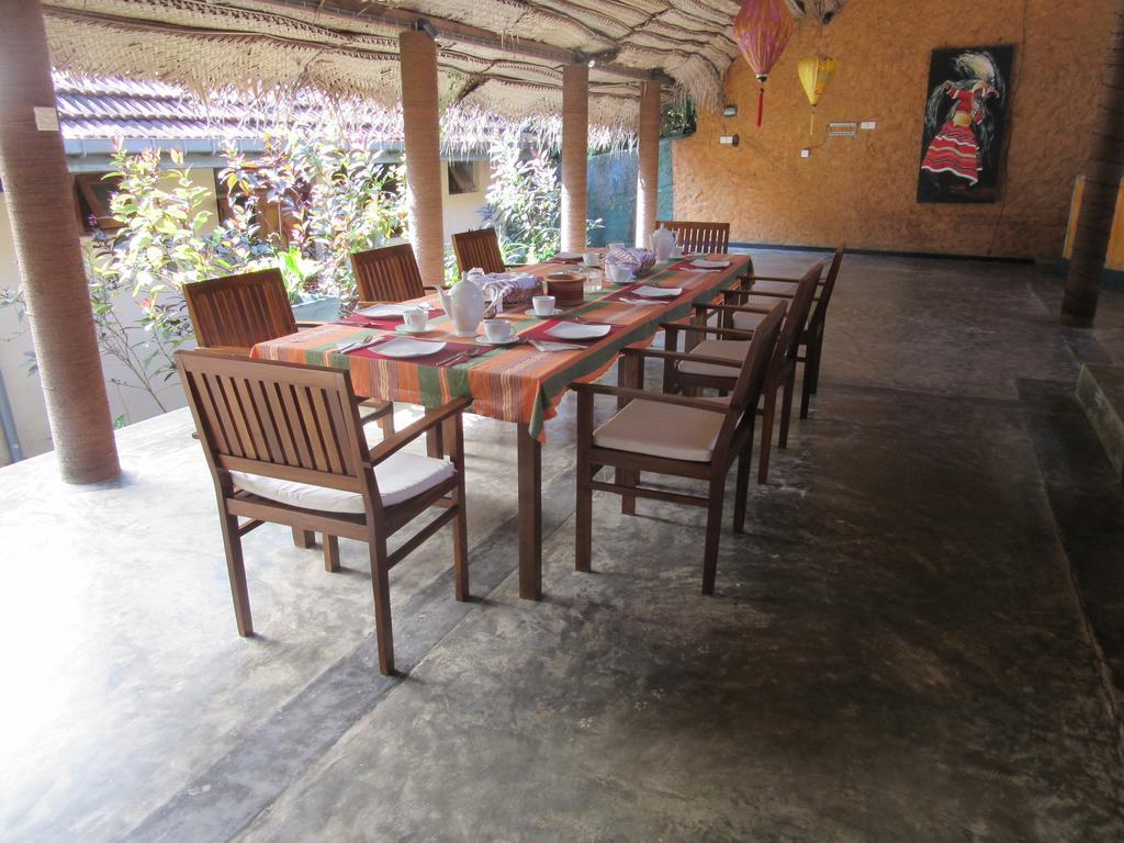 Lazy Lizard Hotel Galle Bagian luar foto