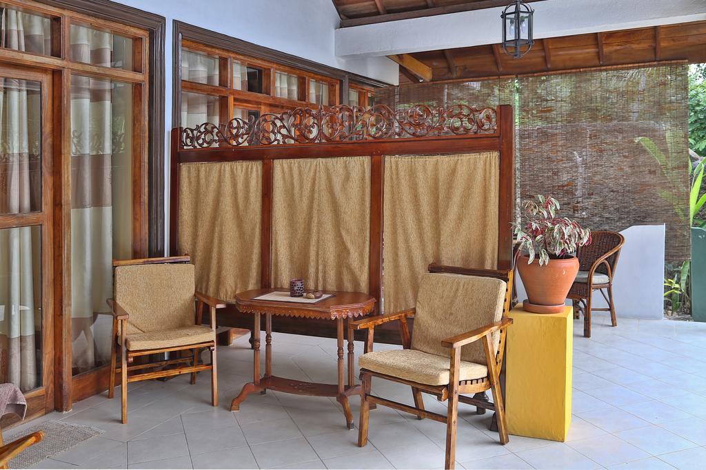 Lazy Lizard Hotel Galle Bagian luar foto